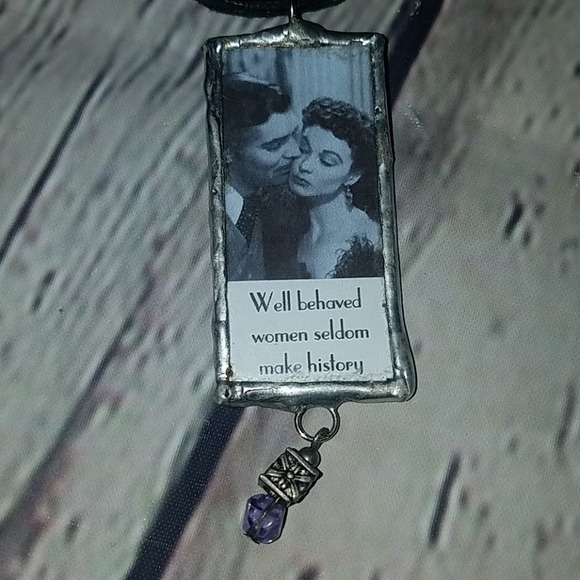 VINTAGE glass framed HISTORY necklace - Picture 2 of 4